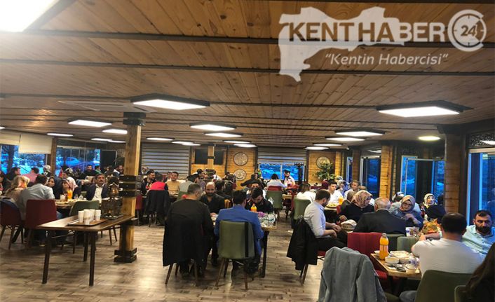 Erzincan Barosu tarafından üyelerine yönelik iftar programı düzenledi. Düzenlenen programda