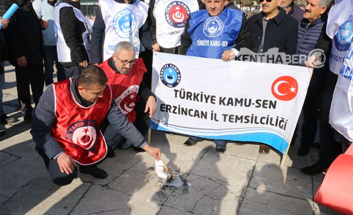 Cumhuriyet Meydanında düzenledikleri basın açıklamasında konuşan Kamu-Sen Erzincan İl Temsilcisi
