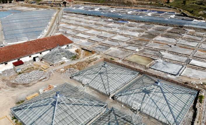 Erzincan’ın Kemah ilçesine bağlı Kömür köyünde 450 yıllık tuz ocağı