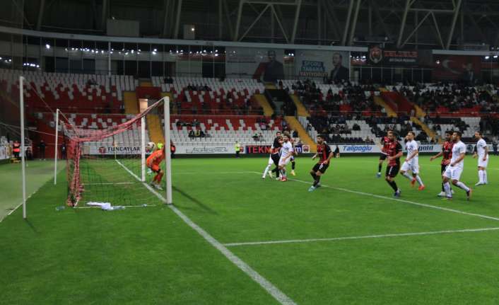 TFF 2. Lig kırmızı gurup 7. Hafta mücadelesinde sahasında Sarıyer’i