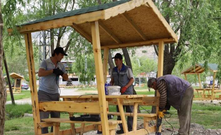 Erzincan Belediyesi vatandaşların gözdesi olan Ekşisu mesire alanında Park ve