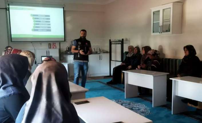 Erzincan’ın Çayırlı ilçesinde "En İyi Narkotik Polisi Anne" projesi çerçevesinde
