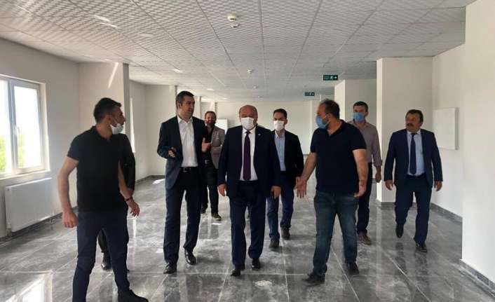 AK Parti Erzincan Milletvekili Süleyman Karaman, Çayırlı ilçesinde yapımı devam