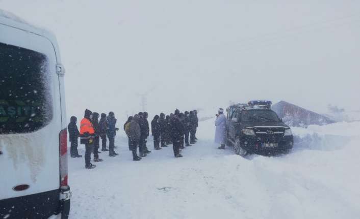 Erzincan’da etkili olan kar