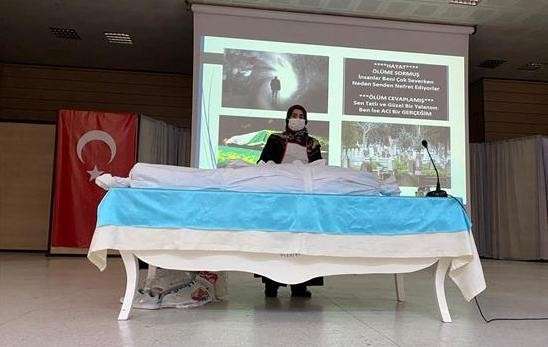 Erzincan’da Kur’an Kursu öğreticilerine yönelik Covit-19 tedbirleri kapsamında cenazenin yıkanması