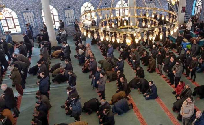Kahramanmaraş merkezli 10 ili vuran depremlerde hayatını kaybedenler için Erzincan
