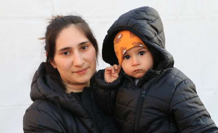 Depremzede Polat, bir yanımız hala buruk Erzincan’da evlenerek eşinin görevi dolayısıyla Hatay’da bulunan Münevver Polat(25) deprem