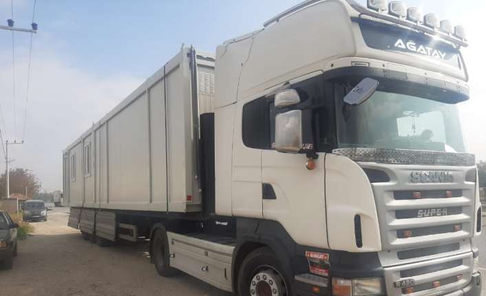 İzmir’de meydana gelen depremin ardından evi yıkılan ya da hasarlı