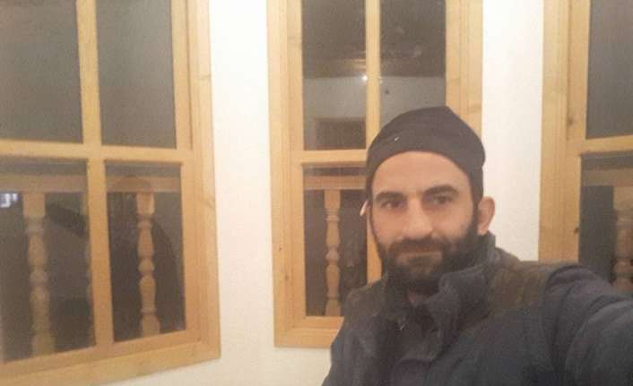 Erzincan’ın Kemaliye ilçesinde devrilen ağacın altında kalan marangoz hayatını kaybetti.