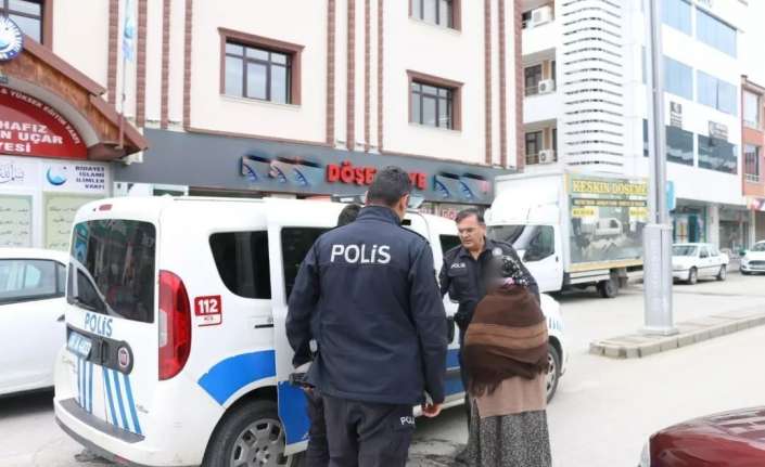 ERZİNCAN’DA DUYGU SÖMÜRÜSÜ YAPARAK VATANDAŞLARDAN PARA DİLENEN ŞAHISLARA GÖZ AÇTIRILMIYOR