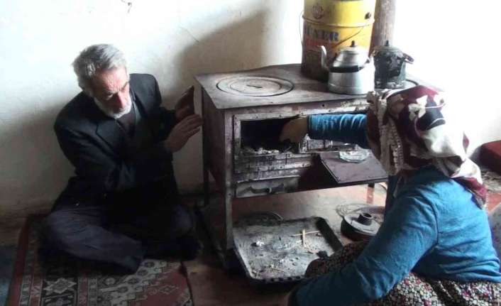 Erzincan’da Dirik ailesi kentsel dönüşüme girmiş elektriği ve suyu olmayan