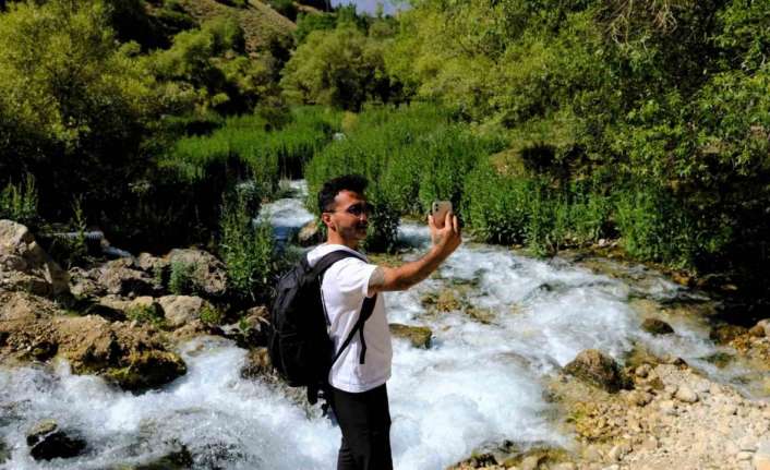 DÜNYANIN EN GÖRKEMLİ ŞELALELERİNDEN BİRİ OLAN ERZİNCAN'IN ÇAĞLAYAN BELDESİNDEKİ GİRLEVİK