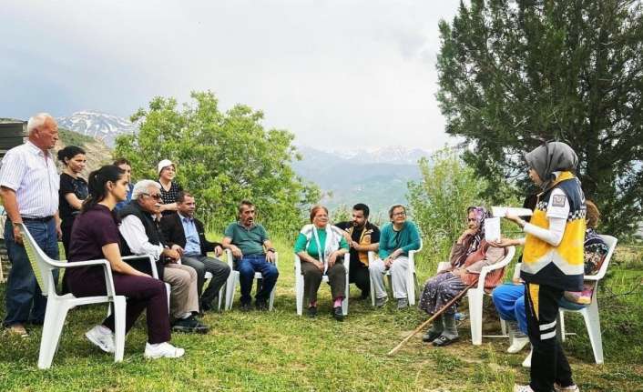 Havaların ısınmasıyla kene popülâsyonunda artış olduğu ve kene ısırması sonucu