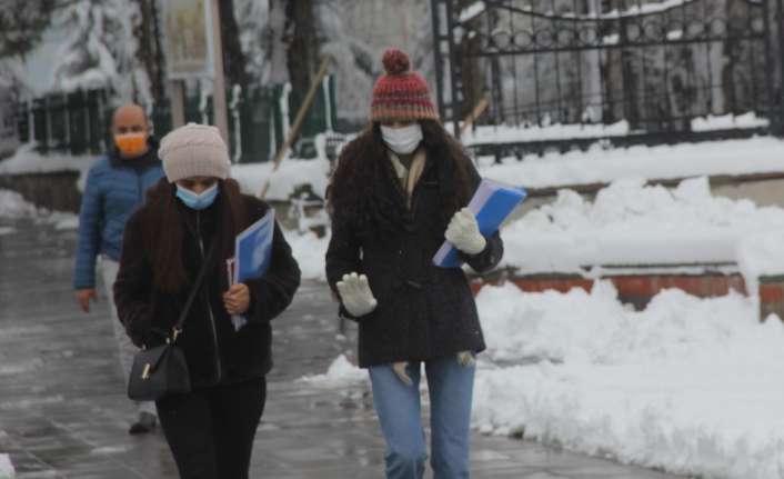 Doğu Anadolu Bölgesinde soğuk hava etkisini sürdürüyor. Gece en düşük