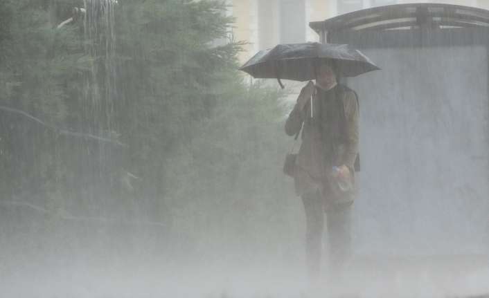 Hava sıcaklığının mevsim normalleri civarında seyrettiği Doğu Anadolu’da karla karışık