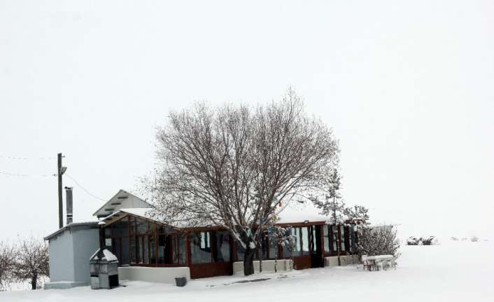 Doğu Anadolu Bölgesinin yüksek kesimlerinde kar yağışı aralıklı etkisini sürdürüyor.