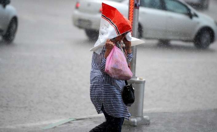 Doğu Anadolu Bölgesinde gök gürültülü sağanak ve kuvvetli rüzgar bekleniyor.