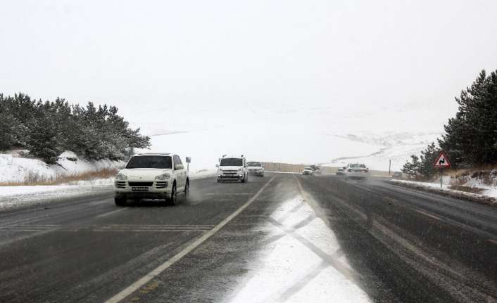 Doğu Anadolu Bölgesindeki 5 ilde kar yağışı etkili olmaya başladı.