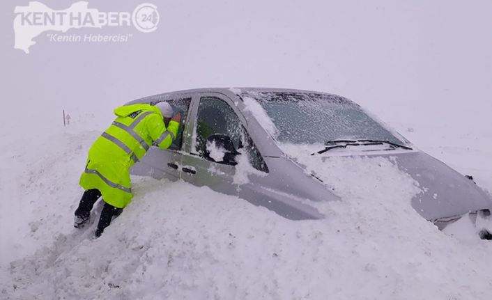 Ani bastıran soğuk havanın etkisini sürdürdüğü Erzincan'da vatandaşlar zor anlar