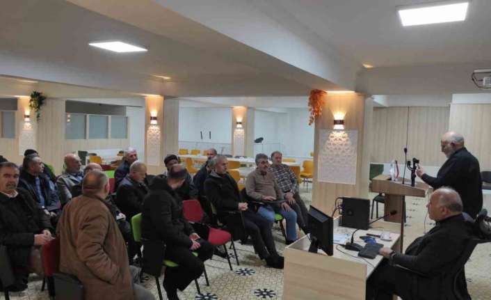 Türkiye Yazarlar Birliği Erzincan Şubesi Kültürevinde konuşan EBYÜ Dr. Öğretim