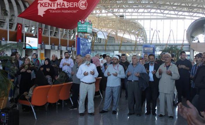 Erzincan İl Müftülüğü tarafından organize edilen 45 kişilik umre yolcusu