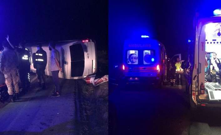 Erzincan’da midibüsün yan yatması