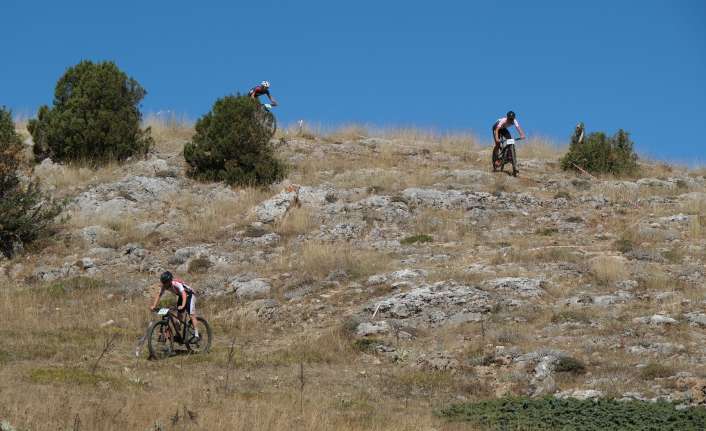 Eşsiz doğa, macera, kıyasıya mücadelenin sergilendiği Dumanlı MTB Cup XCC-XCO