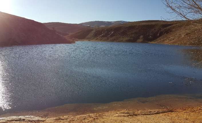 Erzincan’ın Otlukbeli ilçesinde bulunan ve dünyanın tek traverten set gölü