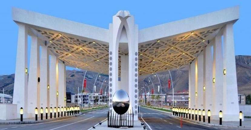 Erzincan Binali Yıldırım Üniversitesi yazılı bir açıklama yaparak "Üniversite rektörlük