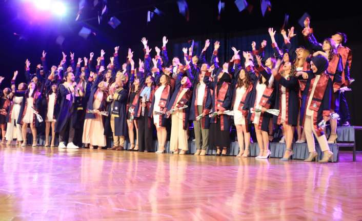 EBYÜ, Diş Hekimliği Fakültesi ilk mezunlarını verdi Erzincan Binali Yıldırım Üniversitesi Diş Hekimliği Fakültesi son sınıf öğrencilerinin