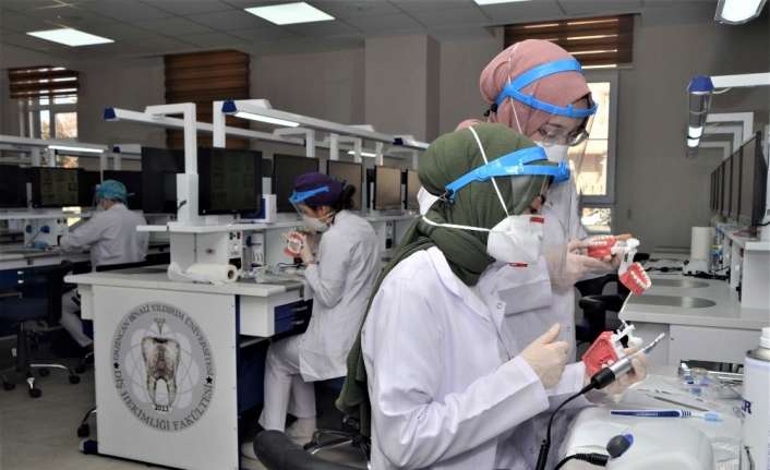 Erzincan Binali Yıldırım Üniversitesi Diş Hekimliği Fakültesi Türkiye’de pratik eğitim