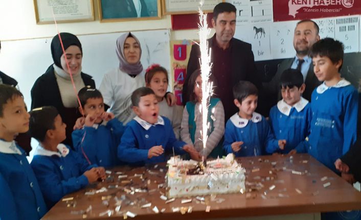 Erzincan Binali Yıldırım Üniversitesi Kozadan Kelebeğe kulübü 24 Kasım öğretmenler