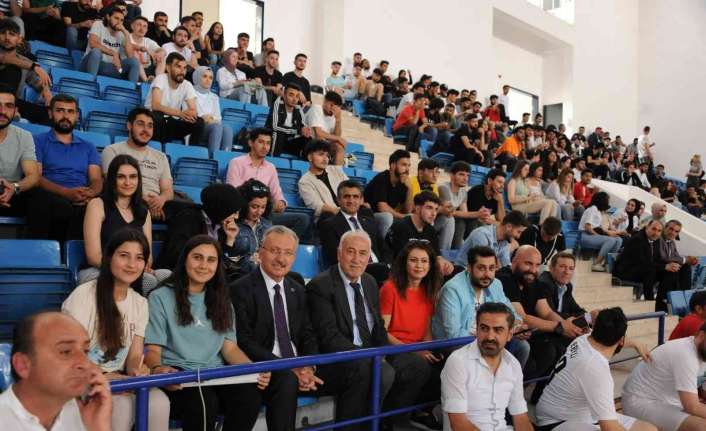 Erzincan Binali Yıldırım Üniversitesi (EBYÜ) bahar şenlikleri çerçevesinde üniversite mezunları