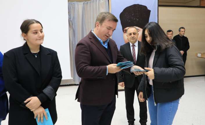 Erzincan’da eğitim öğretim hayatlarını sürdüren üniversite öğrencilerine Erzincan Valiliği himayelerinde