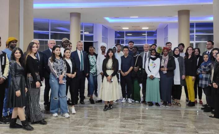 EBYÜ’de eğitim öğrenim gören yabancı uyruklu öğrenciler iftar yemeğinde bir