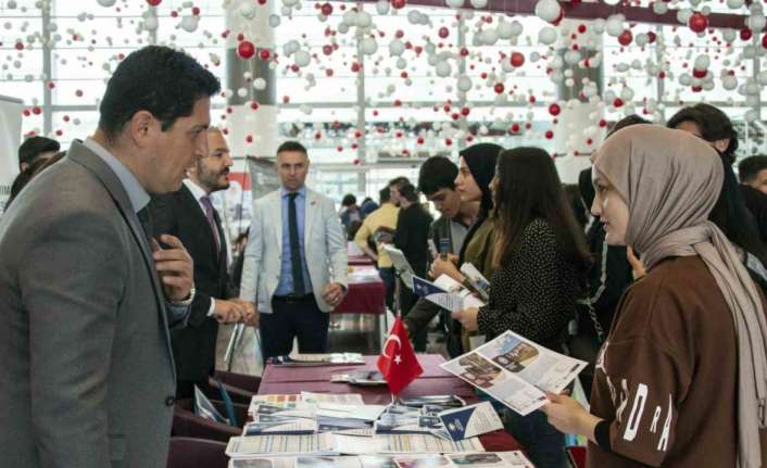 ANADOLU ÜNİVERSİTELER BİRLİĞİ TARAFINDAN 12 İLDE DÜZENLENEN ÜNİVERSİTE TANITIM VE