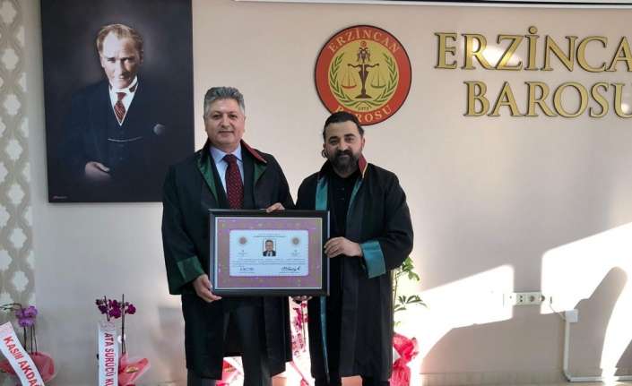 Stajını başarıyla tamamlayan eğitimci Şevki Akdağ’ın avukatlık yemin töreni icra