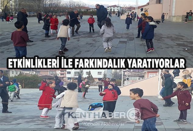 Erzincan Melikşah İlkokulu öğrencileri ve öğretmenleri, ders zili çalmadan önce