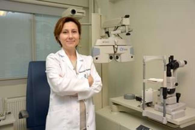 Kaşkaloğlu Göz Hastanesi hekimlerinden Op. Dr. Hanife Öztürk Kahraman, mevsim