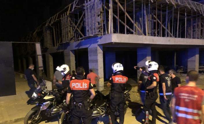 ELLERİ KELEPÇELİ OLARAK POLİS ARACINDAN ATLAYIP KAÇAN ZANLI YAKALANIP TUTUKLANDI