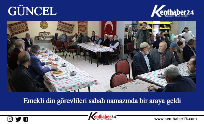 Erzincan’da emekli din görevlileri sabah namazında bir araya geldi.