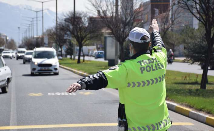 EGM’den yapılan açıklamaya göre, trafik güvenliğinin sağlanması, usulsüzlük ile suistimallerin