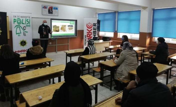Erzincan’da ’’En İyi Narkotik Polisi: Anne’’ projesi kapsamında annelere yönelik