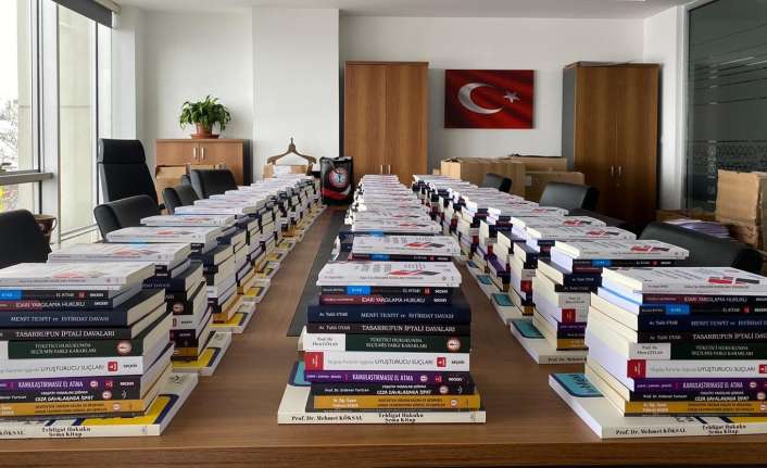 Erzincan Barosu tarafından avukatlara dağıtılmak üzere 16 adet farklı kitabın