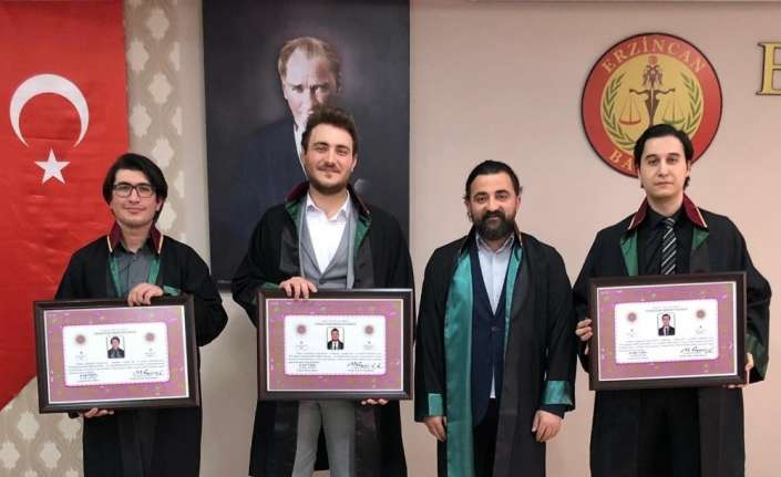 Erzincan Barosunda staj dönemlerini tamamlayan 3 stajyer avukat törenle ruhsatlarını