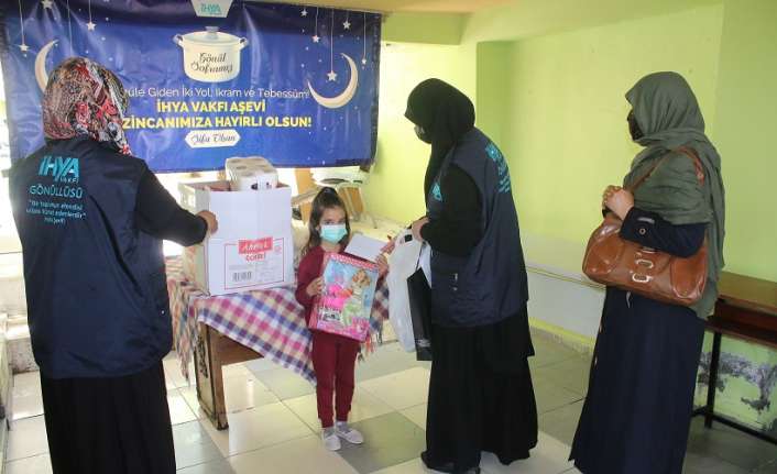 Erzincan İhya Vakfı tarafından kurulan gönül köprüsü ile Ramazan boyunca