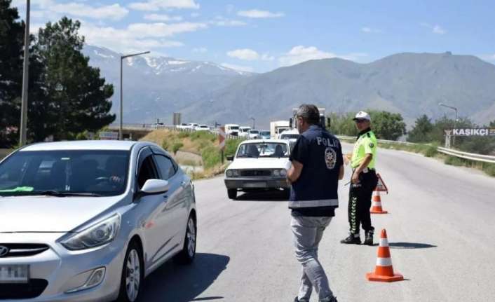Erzincan İl Emniyet Müdürlüğü ekipleri tarafından genel asayiş ve kamu