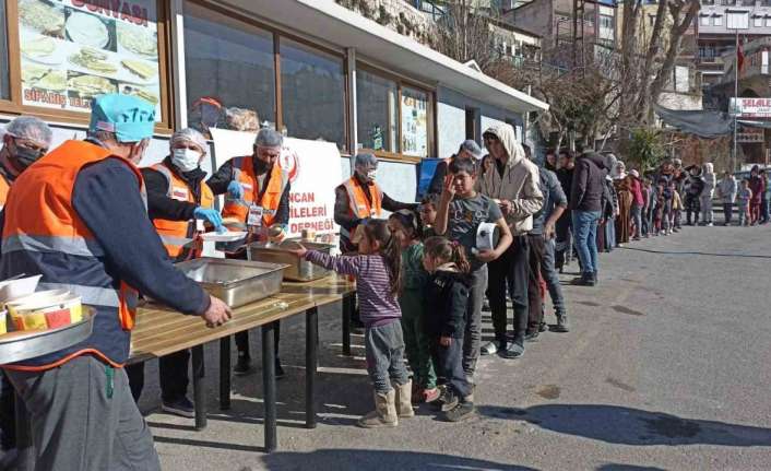 Kahramanmaraş merkezli yaşanan depremlerin ardından deprem bölgesine giden Erzincan Şehit