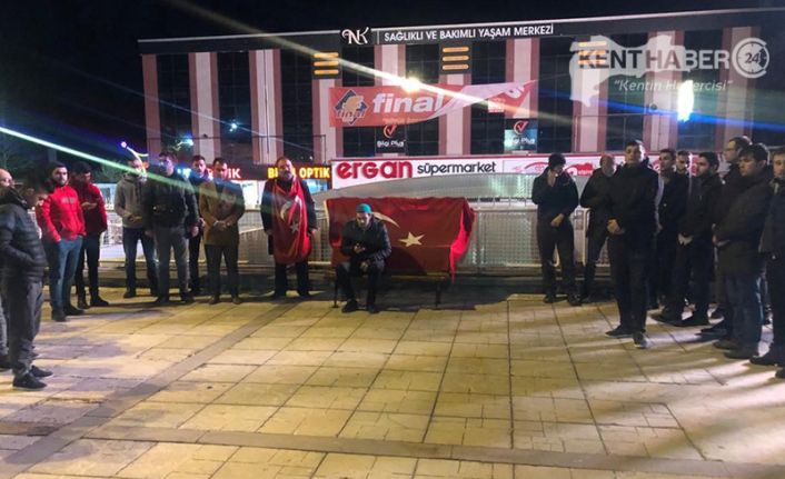 Suriye rejiminin alçak saldırısının ardından Türkiye birlik oldu. Binlerce kişi