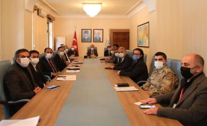 Erzincan’da İl Pandemi Kurulu toplantısı Vali Mehmet Makas başkanlığında gerçekleştirildi.